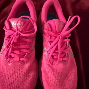 🏃‍♀️ ASICS GT-2000 Women's size 11 Pink and Silver Running shoes